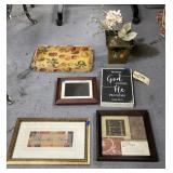 Framed Wall Dï¿½cor - Digital Pic Frame 17"x11"