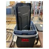 4 Totes - 1 Lid - Towels