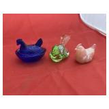 Fenton Pink Iridescent Bird - Green Painted Bird