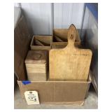 4 - Nesting Canisters w/Lids & Cutting Board