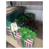 5 Pc - Plastic Present Dï¿½cor - As Is