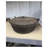 Cast Iron Roasting Pot w/Lid 14'Dia