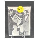 SCARCE CARD 1964 TOPPS JFK GREETS NIXON