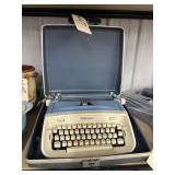 Vintage Royal Typewriter in Case