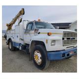 * 1991 Ford F700 Service Truck w/ Crane