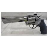 * S & W Model 629-6 44mg Revolver w/ Hardside Case