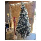 7.5ft Christmas Tree & Christmas Street Lamp