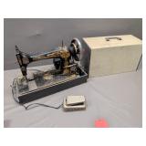 Vintage Singer Sewing Machine in Case
