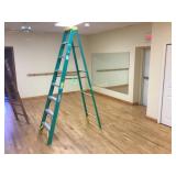 Warner 8 foot fiberglass ladder Warner 8 foot fiberglass ladder