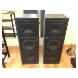 2 no-name brand speakers 2 no-name brand speakers