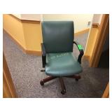 Quaker Furniture Green Leather/Wood Office Chair