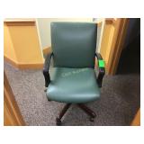 Quaker Furniture Green Leather Wood Base Office