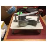 Tomato slicer missing blades and one rubber foot