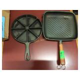 2 fry pans