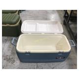 Igloo cooler no latches or drain cover Igloo cooler no latches or drain cover