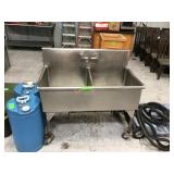 Two compartment sink with portable water tanks