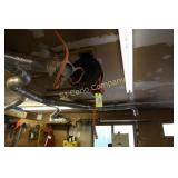 Giraffe tool retractable air hose