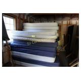 Lot of single matresses