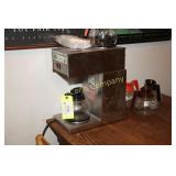 GREEN MOUNTAIN COFFEE MAKER WITH POTS