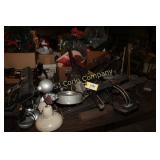 Lot:  Desktop lighting
