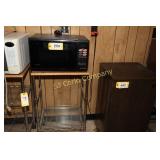 Lot:  4 microwave ovens (2 Sharp, Kenmore, Black