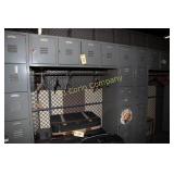 Lyon 16 door locker unit w/hanger pole