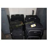 Lot:  Jewelry travel suitcases