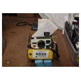 Lot:  2 Polaroid cameras, m3 flash bulbs, 2