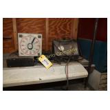 Lot:  Gas pressure regulator and 2 timers