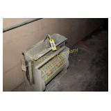 Plastic tumbling machine