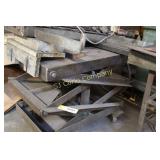 Manual crank lift table