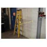 Fiberglass step ladder - 6