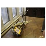 Lot:  2 brass cannons (desktop) and magnifying