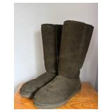 Sz 10 UGG Boots like new