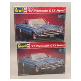 (2) Revell (2) Revell
