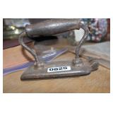 ANTQ CAST IRON CLOTHES IRON ANTQ CAST IRON CLOTHES IRON
