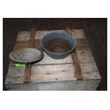 VTG. GREY ENAMEL BOWL AND LID (NOT A MATCH) VTG. GREY ENAMEL BOWL AND LID (NOT A MATCH)