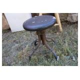 ANTQ SMALL STOOL ANTQ SMALL STOOL