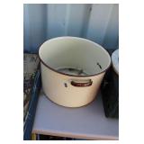 LIGHT TAN BROWN TRIM ENAMEL STOCK POT LIGHT TAN BROWN TRIM ENAMEL STOCK POT