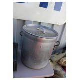 LARGE ALUMINIUM STOCK POT 8 GAL LARGE ALUMINIUM STOCK POT 8 GAL