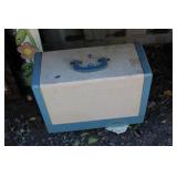 VTG WHITE SEWING MACHINE VTG WHITE SEWING MACHINE