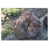 LAYERED QUARTZ REDDISH TONES LANDSCAPE ROCK