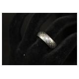 MENS TITAN TUNGSTON CARBIDE RING SIZE 8.5 MENS TITAN TUNGSTON CARBIDE RING SIZE 8.5
