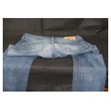 LEVIS 501 SIZE 31 - 32 BUTTON FLY