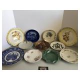 Collector souvenir plates