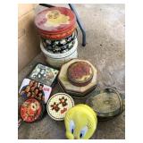 Vintage cookie tins