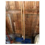 Snow shovel and ice scraper set