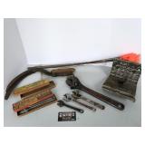 Crescent wrenches And hand seighs