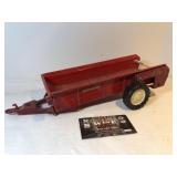 1/16 international Manure Spreader Ertl