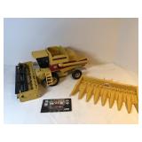 1/32 new Holland TR 96 Ertl combine
